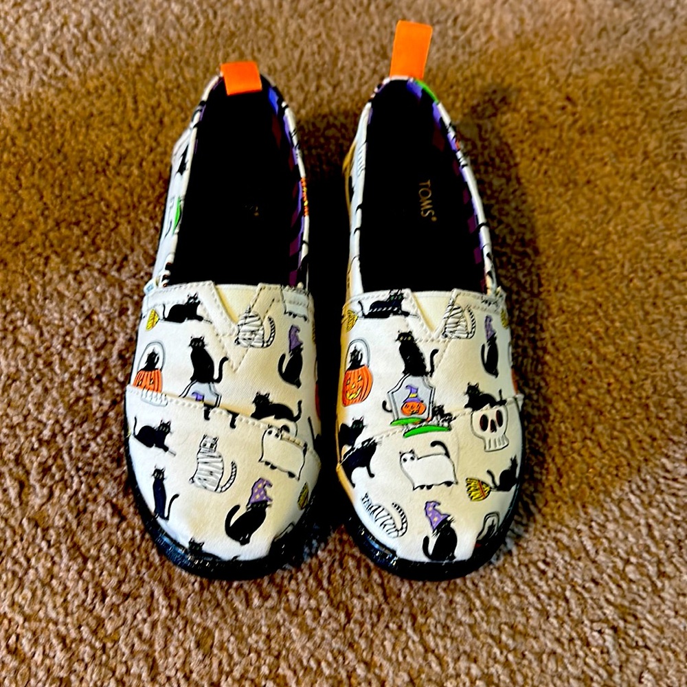 NWT Youth Halloween Toms slip on shoes